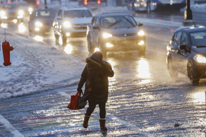 Morning mix of snow, rain cancels schools, makes travel difficult