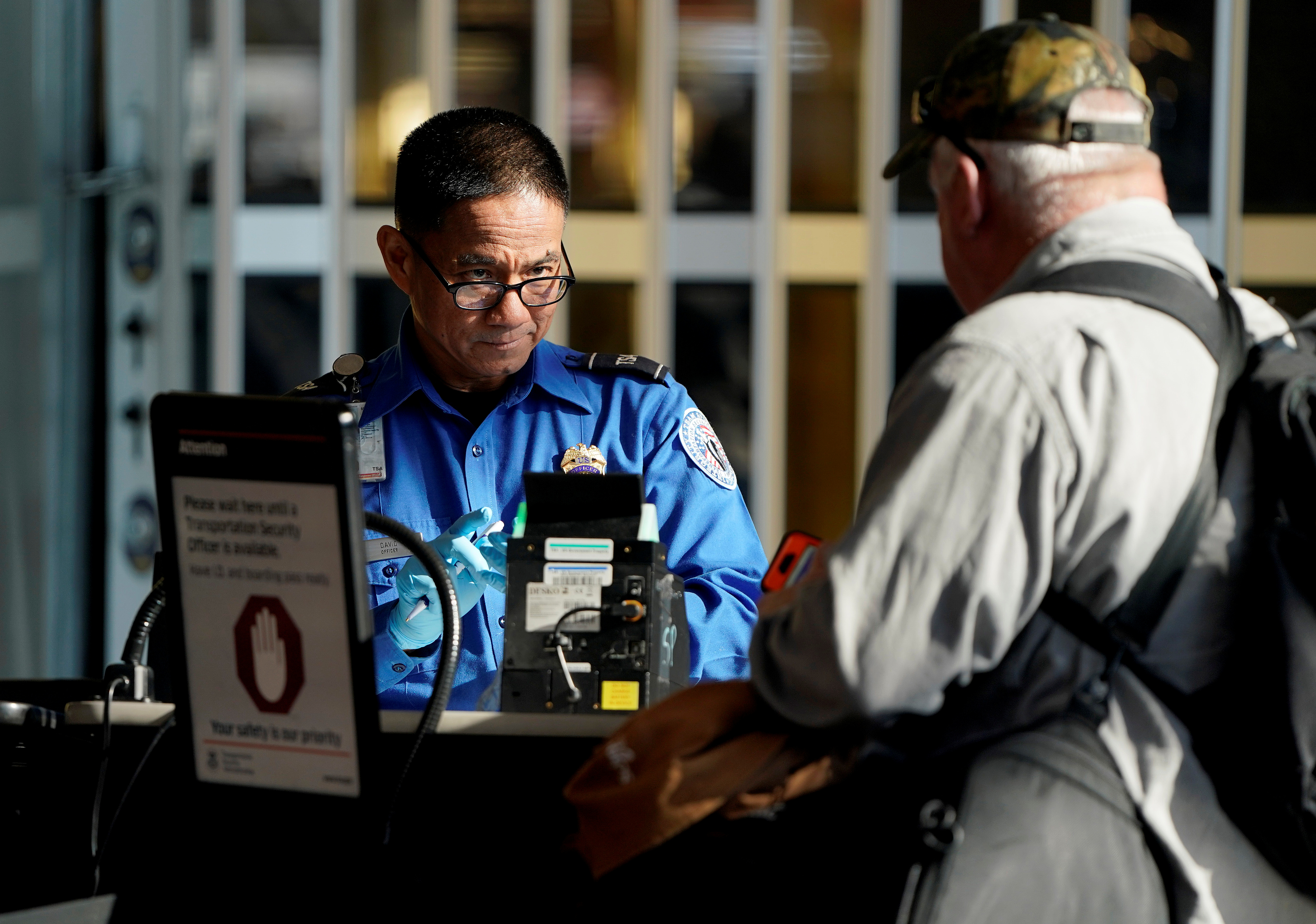U.S. air travel concerns surface as government shutdown drags on